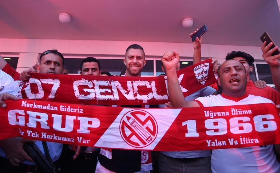 Jeremy Menez Antalyada coşkuyla karşılandı