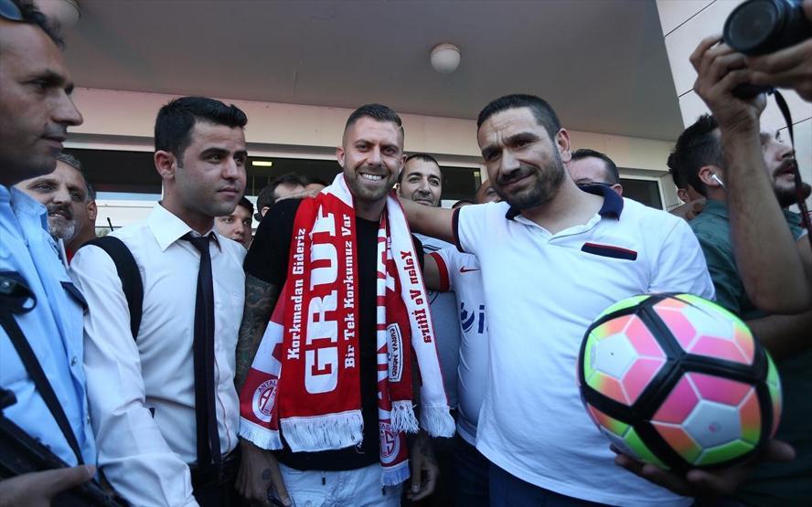 Jeremy Menez Antalyada coşkuyla karşılandı