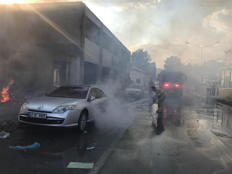 Hurdalık yangını otomobili kül etti