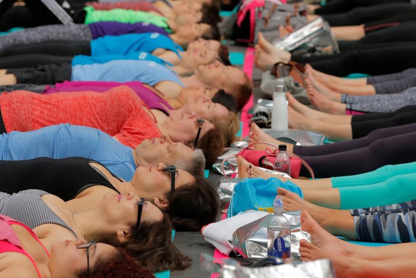 Times Meydanında yoga zamanı