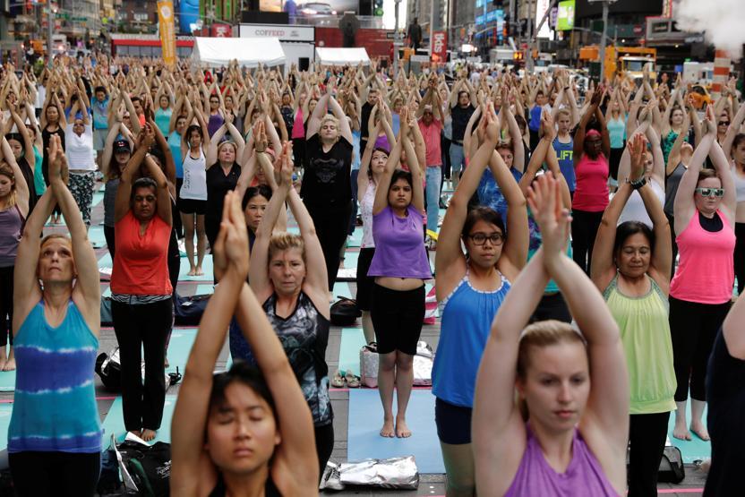Times Meydanında yoga zamanı
