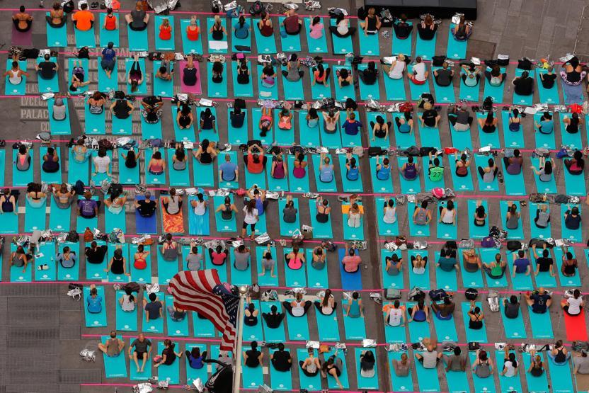 Times Meydanında yoga zamanı