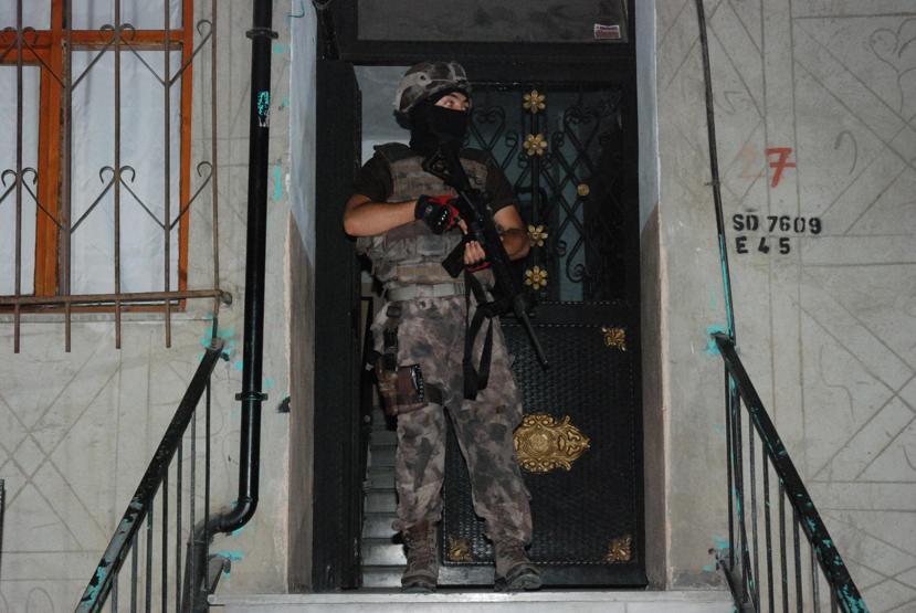 Son Dakika... İstanbulda 15 adrese uyuşturucu baskını