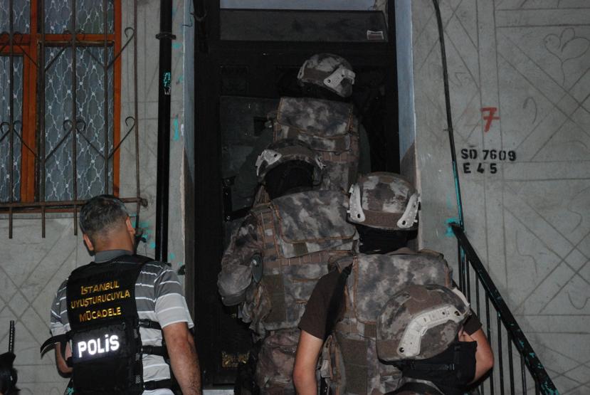 Son Dakika... İstanbulda 15 adrese uyuşturucu baskını
