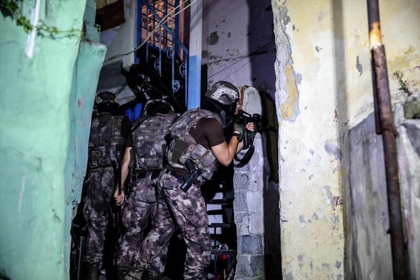 Son Dakika... İstanbulda 15 adrese uyuşturucu baskını
