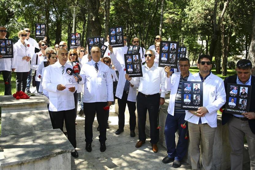 Eczacılar öldürülen 4 meslektaşlarını unutmadı