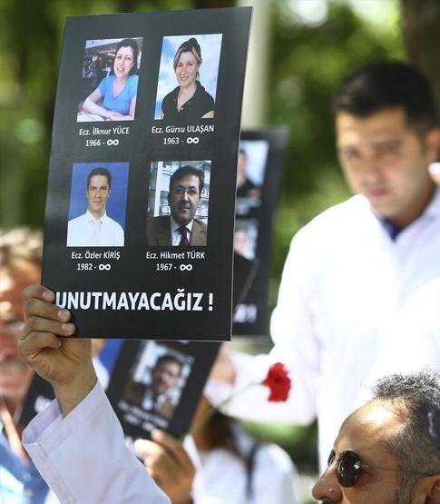 Eczacılar öldürülen 4 meslektaşlarını unutmadı