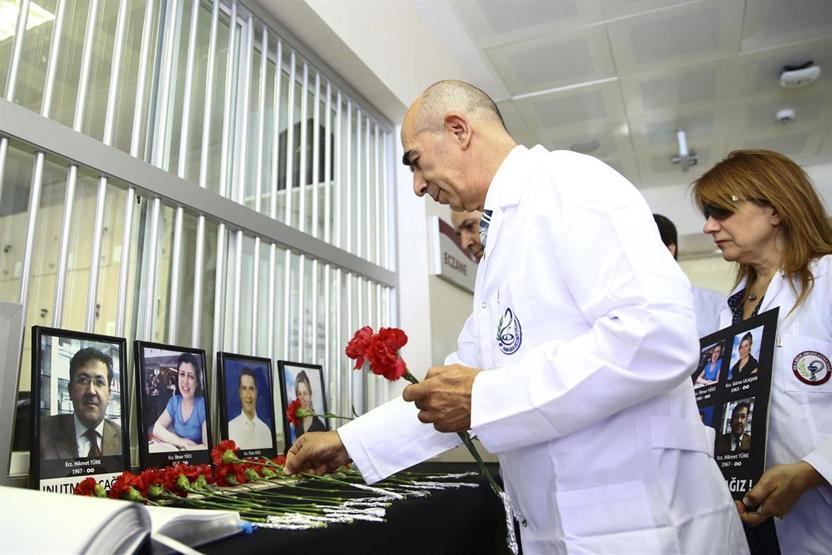 Eczacılar öldürülen 4 meslektaşlarını unutmadı