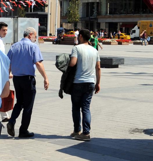 Taksim Metrosunda yürüyen merdivenlere kolu sıkıştı