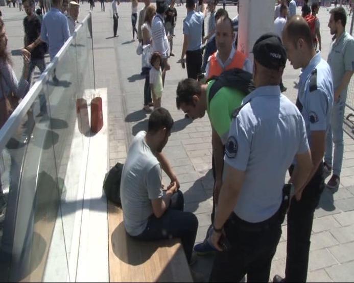 Taksim Metrosunda yürüyen merdivenlere kolu sıkıştı