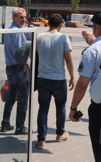 Taksim Metrosunda yürüyen merdivenlere kolu sıkıştı