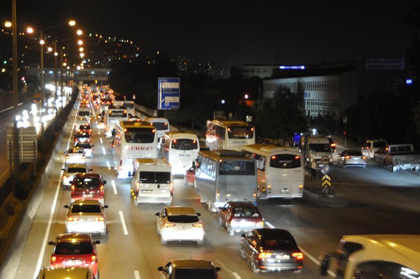 İzmitte bayram trafiği yoğunluğu