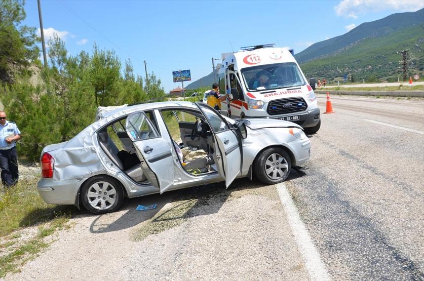 Tatilin ilk gecesindeki trafik kazalarında 4 kişi öldü 85 kişi yaralandı