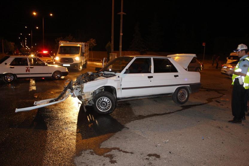 Tatilin ilk gecesindeki trafik kazalarında 4 kişi öldü 85 kişi yaralandı