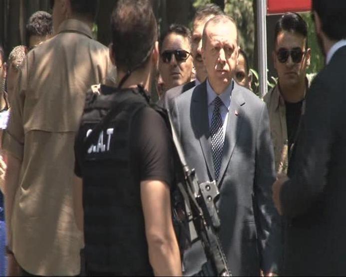 Cumhurbaşkanı Erdoğandan mezar ziyareti