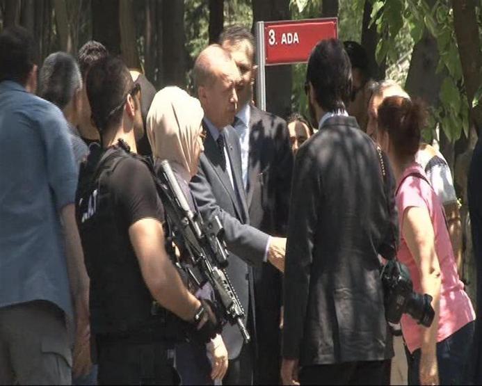 Cumhurbaşkanı Erdoğandan mezar ziyareti