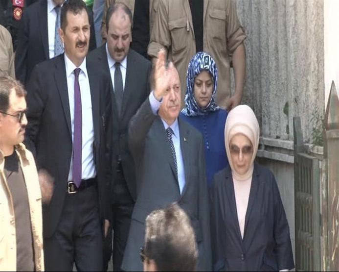 Cumhurbaşkanı Erdoğandan mezar ziyareti