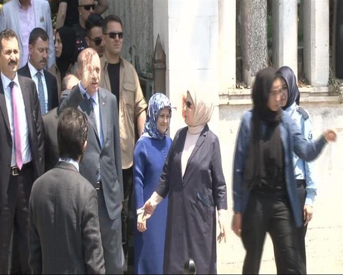 Cumhurbaşkanı Erdoğandan mezar ziyareti