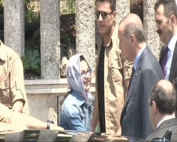 Cumhurbaşkanı Erdoğandan mezar ziyareti