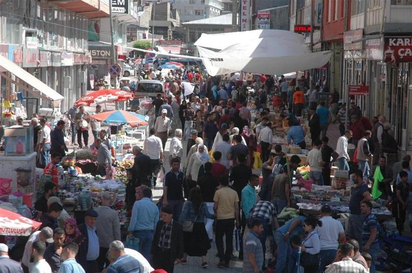 Bayram alışverişinde fiyatlar yüksek geldi, esnaftan indirim istendi