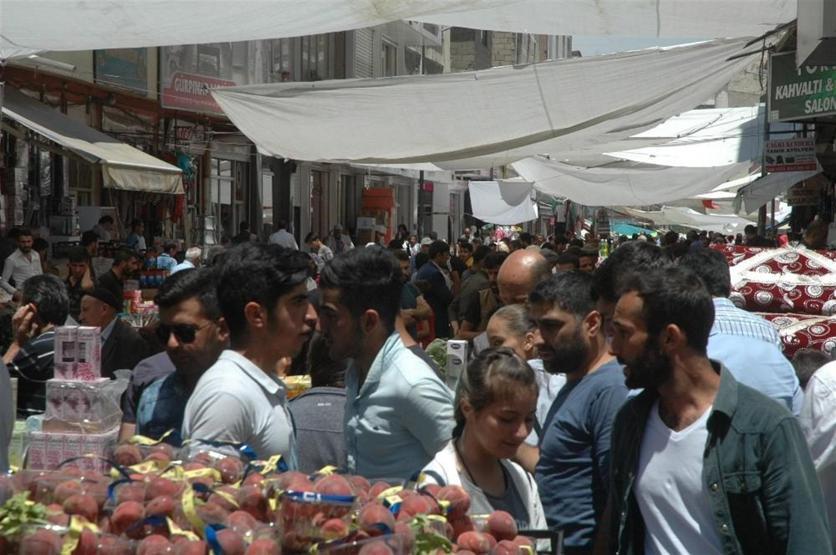 Bayram alışverişinde fiyatlar yüksek geldi, esnaftan indirim istendi
