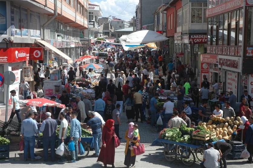Bayram alışverişinde fiyatlar yüksek geldi, esnaftan indirim istendi