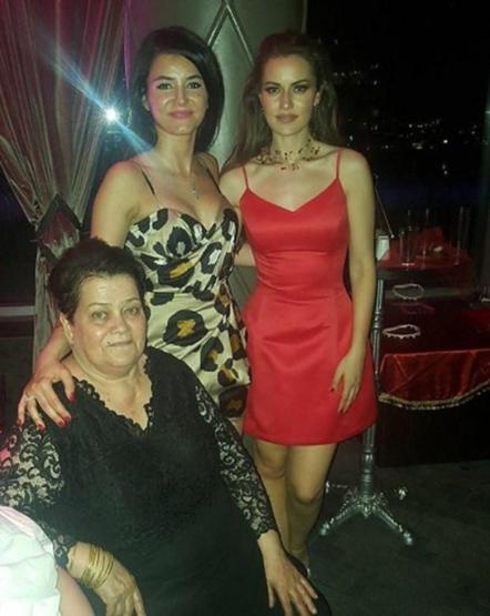 Düğün öncesi eski sevgili krizi Fahriye Evcen mekanı terk etti