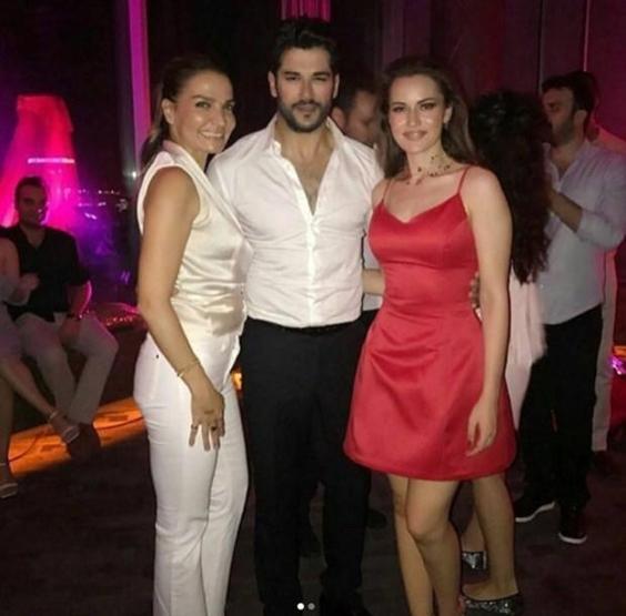 Düğün öncesi eski sevgili krizi Fahriye Evcen mekanı terk etti
