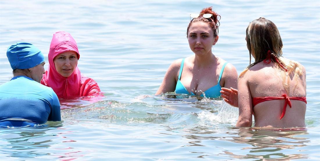 Bodrumda bayramlaşan plaja koştu