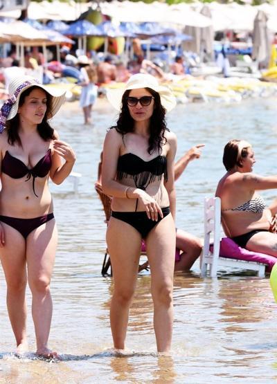 Bodrumda bayramlaşan plaja koştu