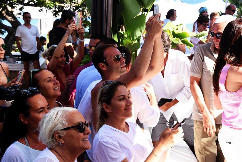 Danslarıyla sosyal medyayı kasıp kavuran DJ Vacchi, Bodrumu salladı