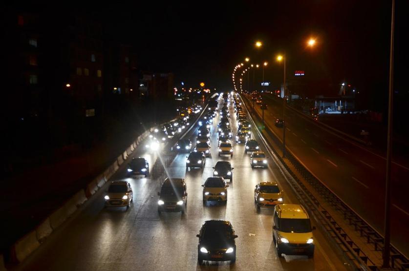 Tatilciler dönüş yolunda, trafik Kocaeli mevkiinde başlıyor
