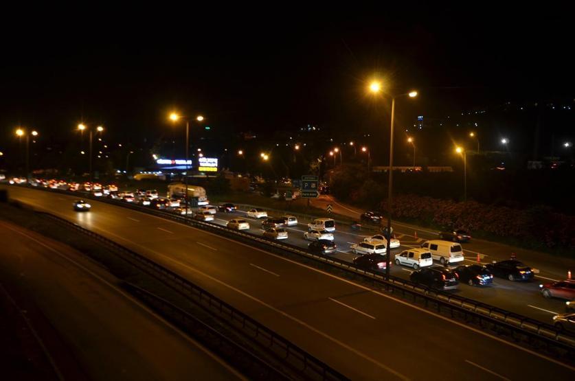 Tatilciler dönüş yolunda, trafik Kocaeli mevkiinde başlıyor