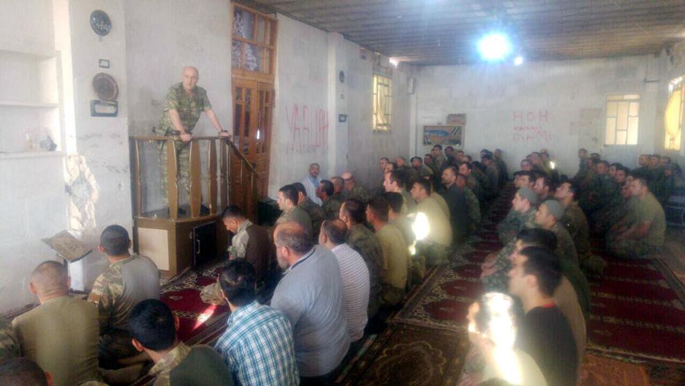 Korg. Aksakallı, El Babda askerlerle bayram namazı kıldı