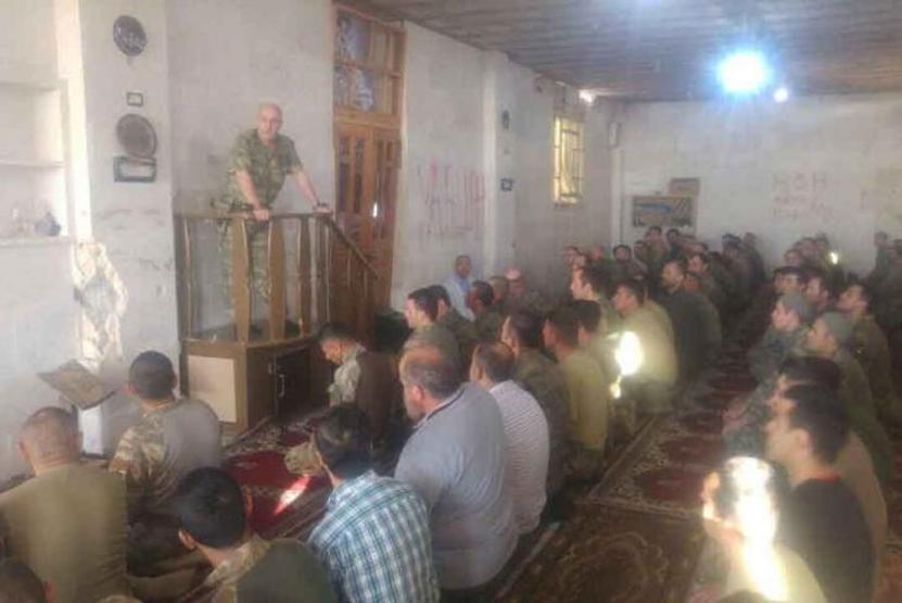 Korg. Aksakallı, El Babda askerlerle bayram namazı kıldı