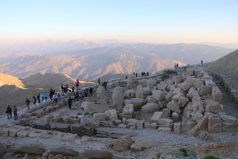 Bayramda Nemrutun taş kralları büyük ilgi gördü