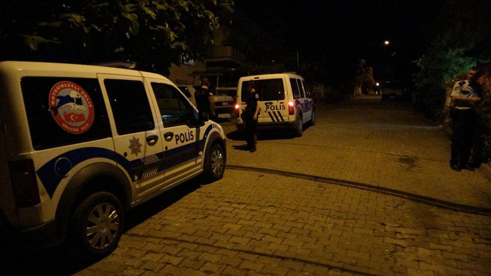 Babaannesini dövdü, amcası ve kuzeni silahla saldırdı