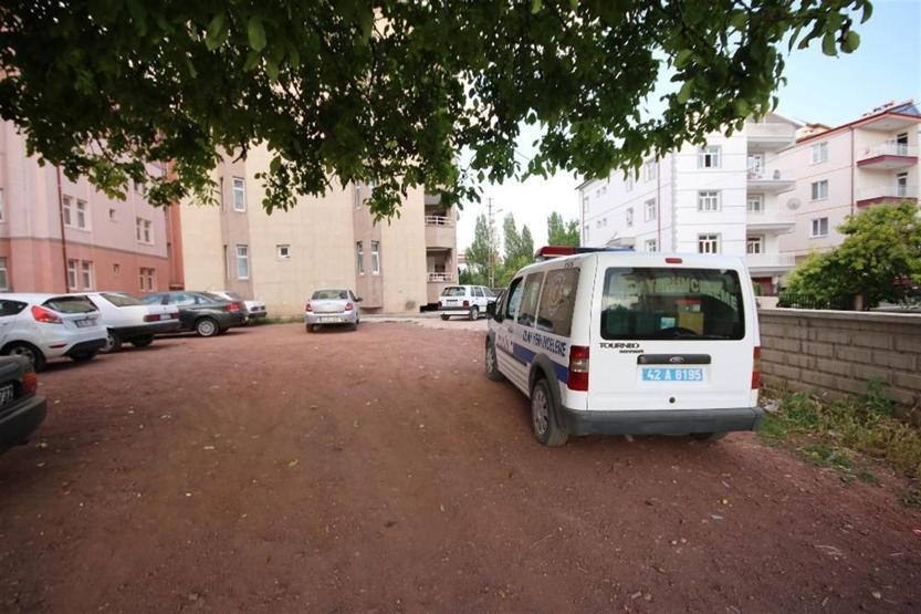 Polisten kaçarken 4. kattan beton zemine çakıldı