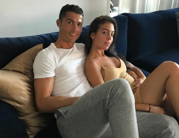Ronaldonun ikiz bebekleri oldu