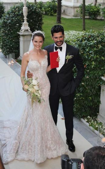 Fahriye Evcen ile Burak Özçivitin düğününe ünlüler akın etti
