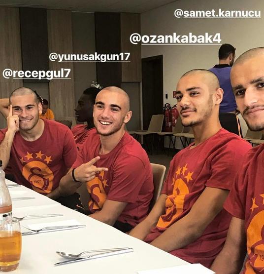 Genç futbolcuların saçları kesildi