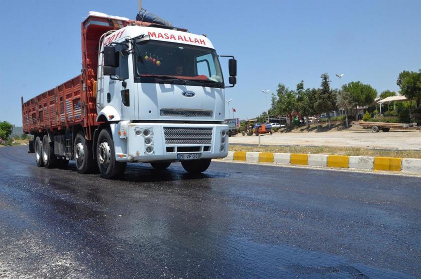 Aşırı sıcaklardan asfalt eridi