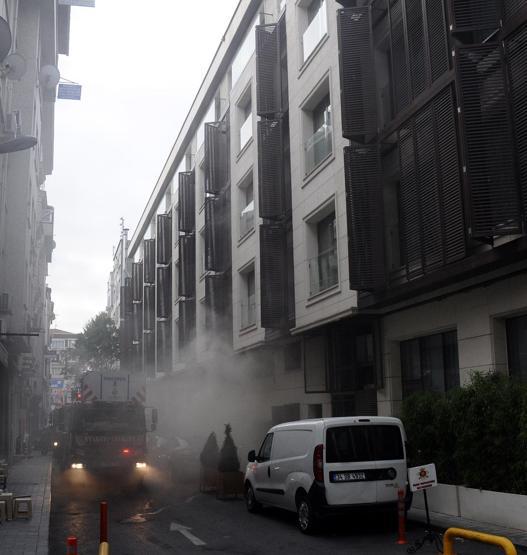 Fatihte bir otelde yangın paniği