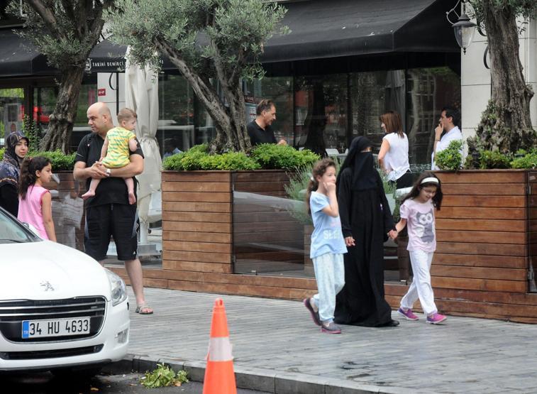 Fatihte bir otelde yangın paniği