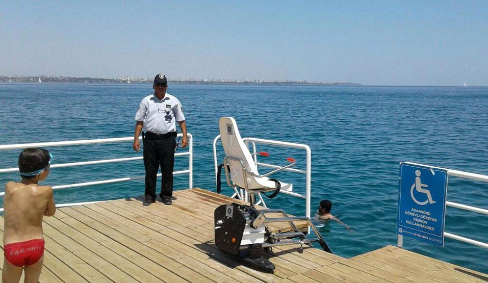 Antalyada Engelli Plajını kırdılar