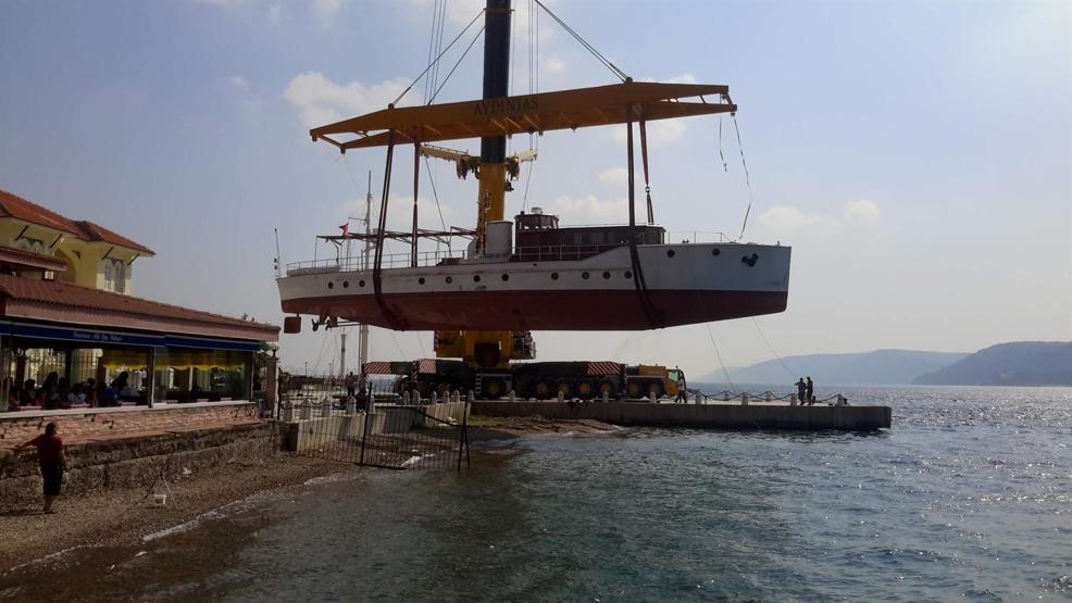 Atatürkün gezi teknesi Çanakkalede
