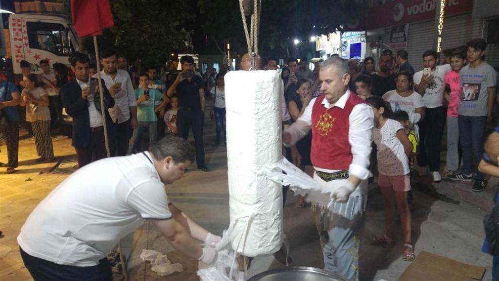 1 tonluk dondurmayı dağıttılar