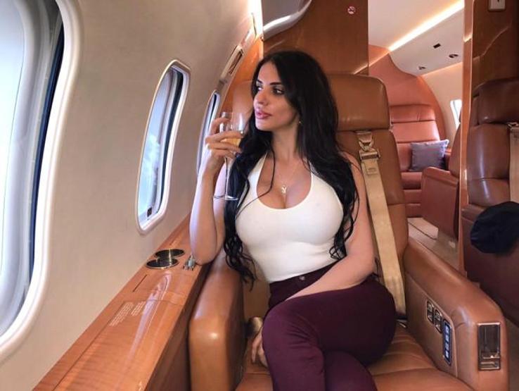 Türk Playboy kızı Meksikada gözaltına alındı Su ve yemek için yetkililere yalvardı