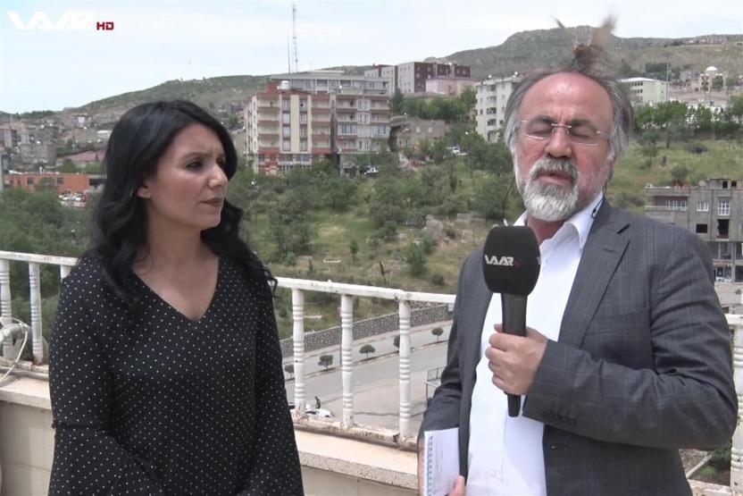 Canlı yayında muhabirin başına kuş kondu