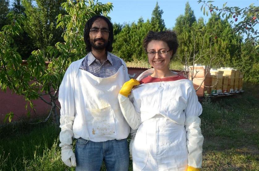 Hobi olarak başladıkları arıcılıktan para kazanıyorlar